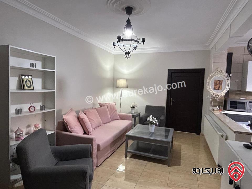 شقة مفروشة شبه ارضية مساحة 140م داخلي و 200م خارجي للإيجار في عمان - البنيات