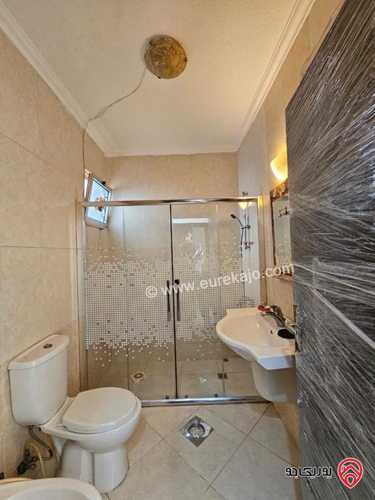 شقة طابق اول مساحة 220م مع روف 100م للايجار في عمان - الرابية