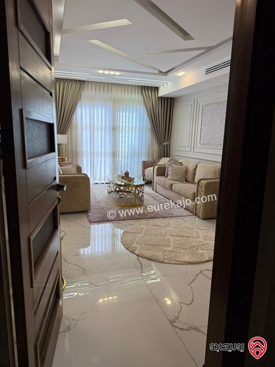 شقة شبه ارضية مساحة 210م داخلي و 180م خارجي لم تسكن للايجار مفروشة في عمان - خلدا