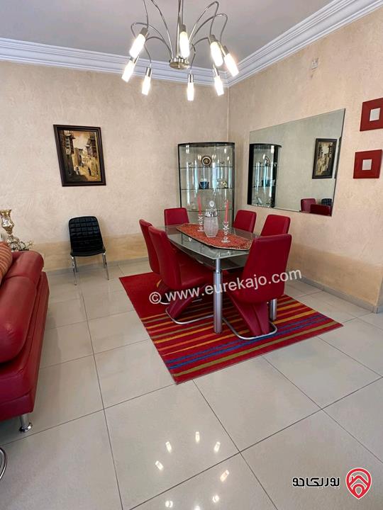 شقة فاخرة مميزة مفروشة فرش فاخر اجنبي طابق أرضي معلق مساحة 200م للبيع في عمان - عبدون