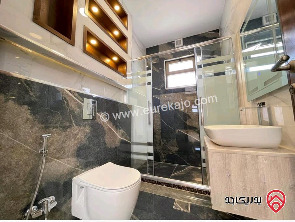 شقة طابقية (سكن خاص)مساحة 464م بإطلالة بانورامية منفردة و جميلة جداً على السيتي مول و حدائق الحسين وبالقرب من مكة مول للبيع في عمان - ام السماق  