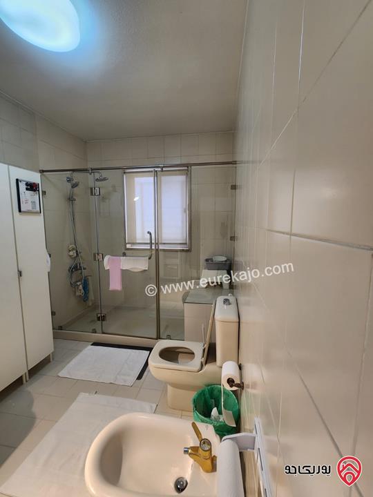 فيلا راقية مساحة 520م على أرض 830م للبيع في عمان - أم أذينة