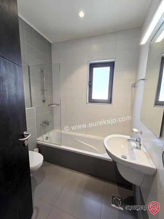 شقة طابق اول مساحة 220م مفروشة للإيجار في عمان - عبدون