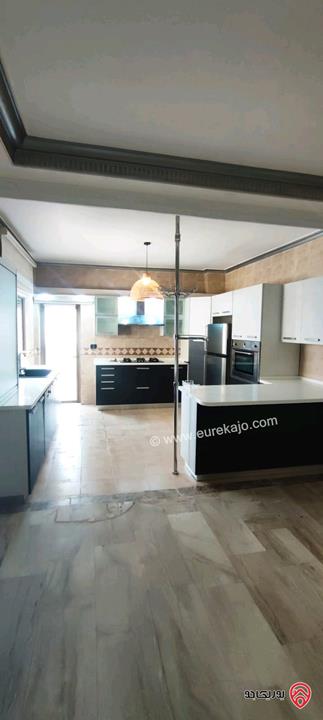 شقة طابق ثالث مساحة 200م للايجار في عمان - دير غبار