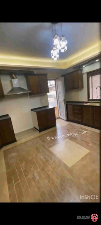 شقة طابق ثالث مساحة 210م مع روف 100م للبيع في عمان - الجبيهة ام زويتينه