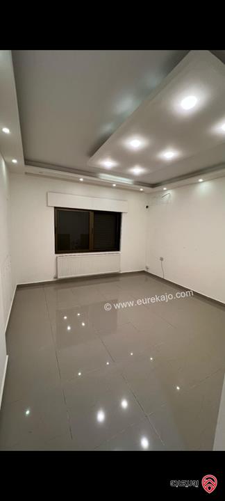 شقه فاخرة أخير مع روف مساحة 275م + 45م ترسات درج داخلي للبيع في عمان - ضاحية النخيل