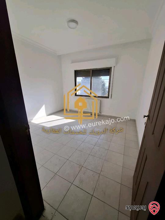شقة فارغة طابق اول مساحة 150م للإيجار في عمان - الرابية 