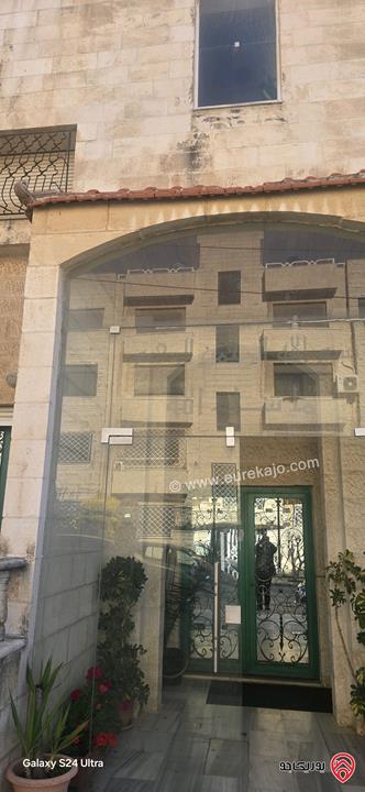 شقة مساحة 320م طابق أخير مع رووف للبيع في عمان - الجاردنز 