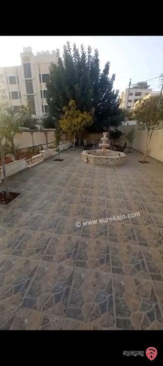 بيت مساحة 460م على أرض 1700م للبيع في عمان - منطقة المقابلين 