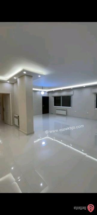 فيلا مساحة 370م على أرض 400م للبيع في عمان - الجبيهة ام زويتينة