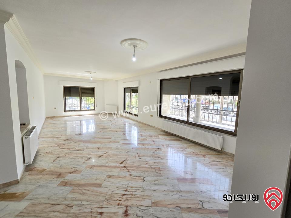 شقة طابقية 350 متر طابق أول للإيجار الفارغ في عمان - ام أذينة