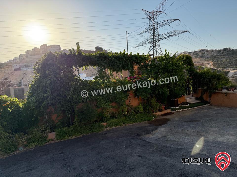 قطعة أرض مساحة 783م عليها بيت مستقل مكون من 3 طوابق للبيع في عمان - بدر الجديدة