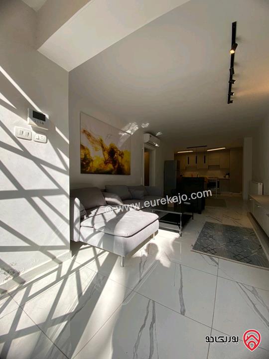 شقة مفروشة طابق أرضي مساحة 120م داخلي و 40م خارجي للإيجار في عمان - عبدون