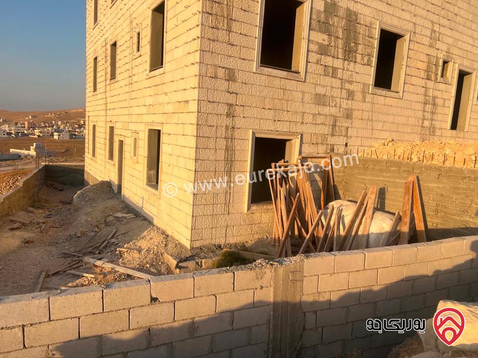 بيت مستقل 3 طوابق للبيع في الزرقاء - ضاحية الصالحية