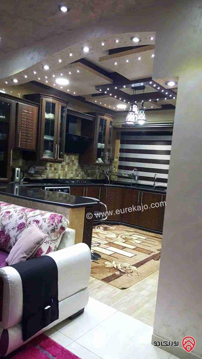 شقة طابق أول مساحة 150م للبيع في الزرقاء الجديدة 