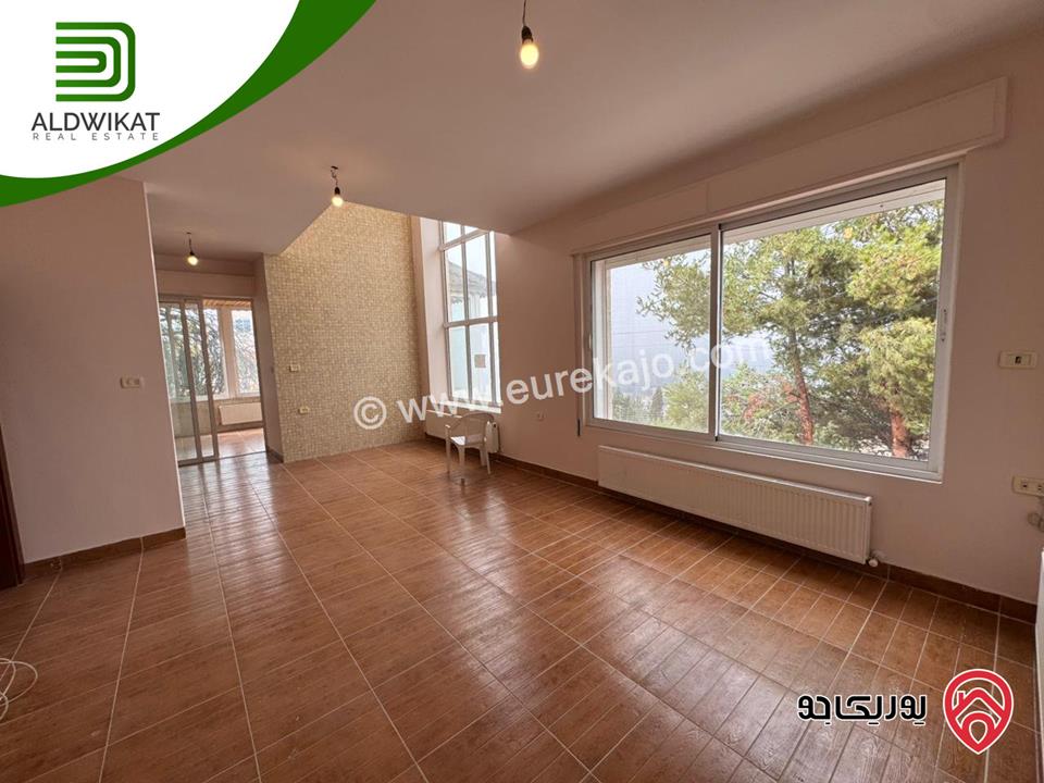 فيلا مستقلة للبيع في عمان - صويلح بالقرب من الحمر مساحة الأرض860م مساحة البناء 390م موقع اطلالة