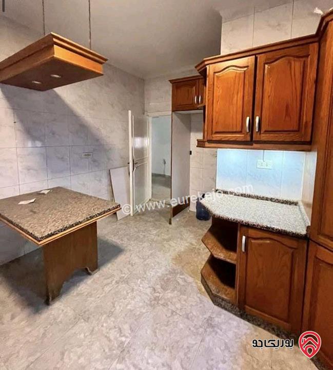 شقة فارغة طابق ثالث للايجار مساحة 160في عمان - دير غبار 