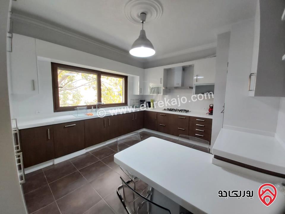 شقة طابق ثاني مساحة 200م للبيع  في عمان - ام اذينة