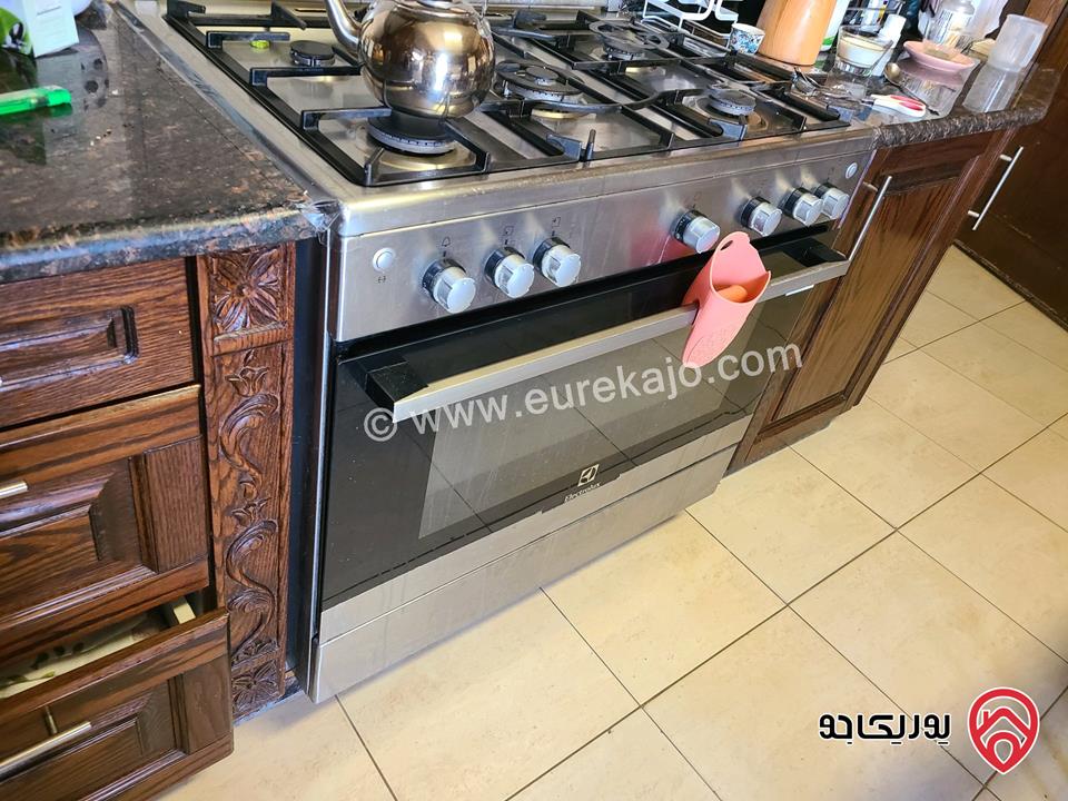 شقة مساحة 200م طابق ثالث مع روف للبيع في عمان - تلاع العلي عرقوب خلدا 