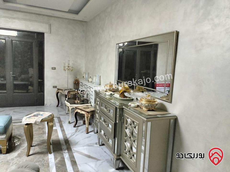 شقة طابق ارضي معلق مساحة 215م داخلي و 150م خارجي للبيع في عمان - شفا بدران