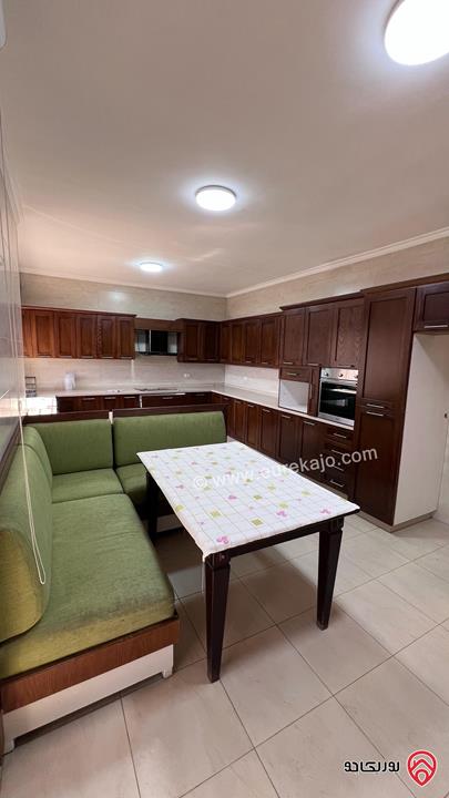 شقة طابق أخير مع روف مساحة 280م باطلالة خلابة للبيع في عمان - ضاحية النخيل من المالك مباشرة 