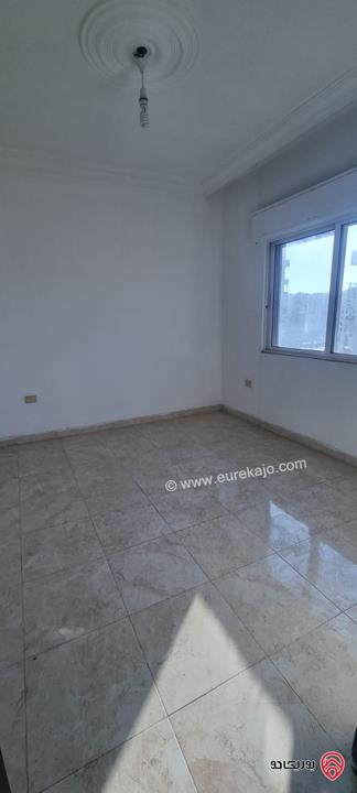 شقة مميزة مساحة 115م طابق ثالث للبيع في عمان - ام نوارة ضاحية الفاروق بالقرب من دوار البنزين من المالك مباشرة 