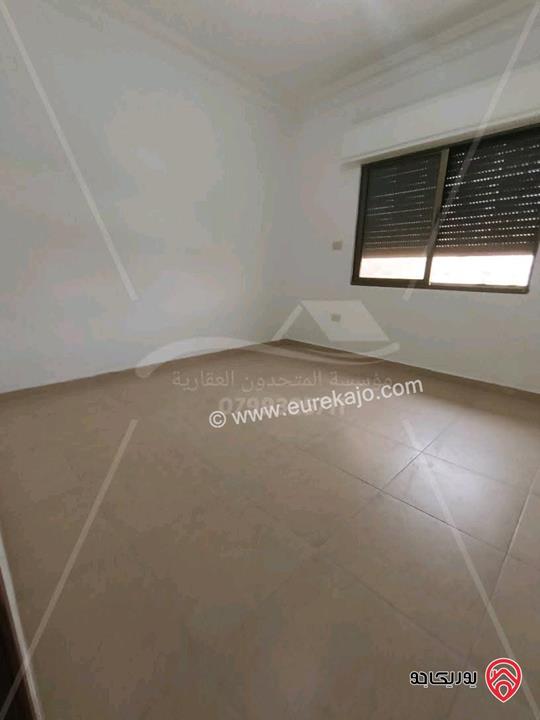 شقة فارغة مساحة 375م طابق ثالث للايجار في عمان - خلدا