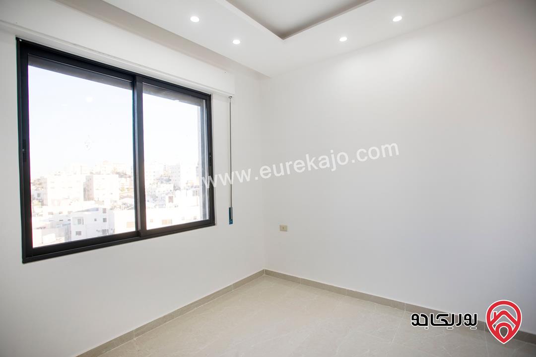 شقة طابق ثالث مع روف دوبلكس مساحة 170 م مع ترس 100 م للبيع في عمان - ابو علندا