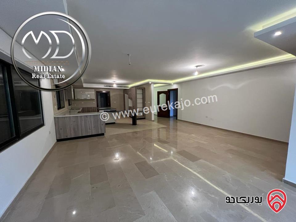 شقة شبه أرضي طابقية فارغة للايجار في عمان - دير غبار مساحة 350م مع ترس و حديقة 150م تشطيبات ديكورات عصرية فاخرة