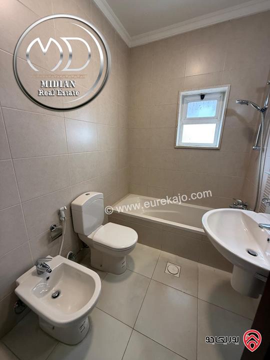 شقة فارغة طابقية مساحة 300م  سوبر ديلوكس للايجار في عمان - الرابية