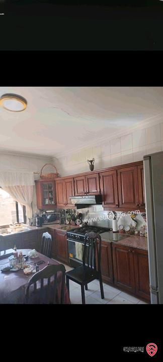 شقة مساحة 178م طابق ثالث للبيع في عمان - الصويفية