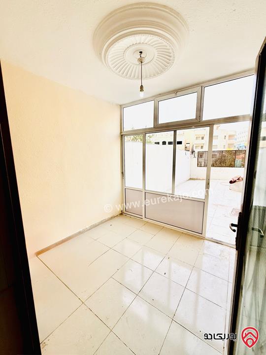 شقة شبه ارضية مساحة 120م داخلي و 100م خارجي للبيع في عمان - طبربور 