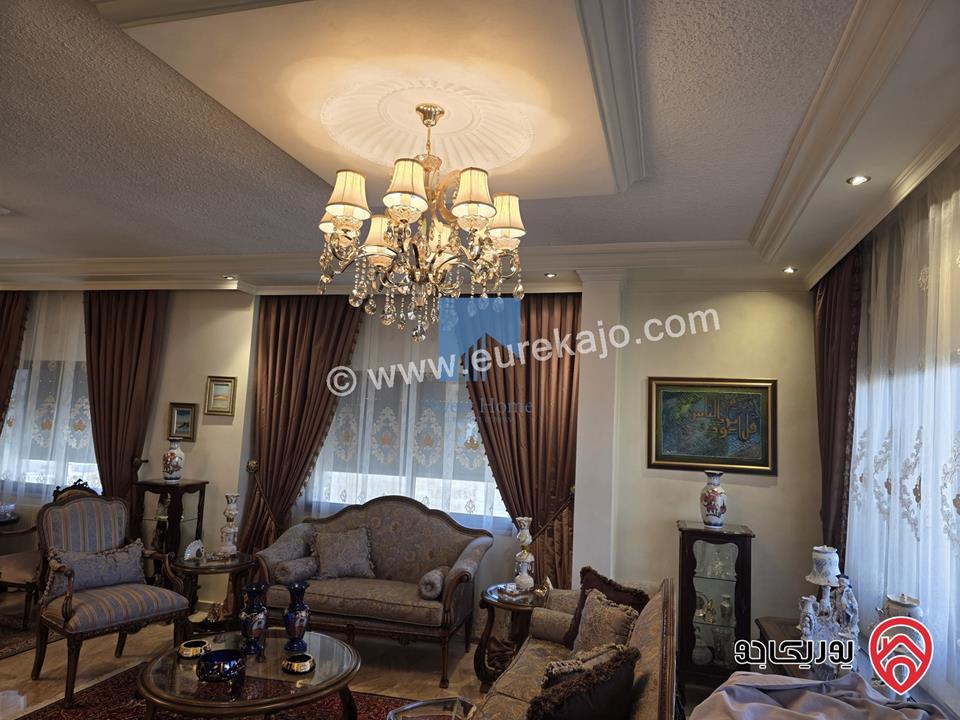 شقة طابقية طابق ثالث 250م تشطيب سوبر ديلوكس للبيع في عمان - أم السماق 