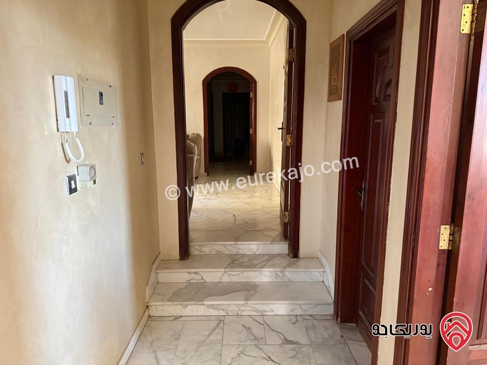 فيلا مساحة 700م على أرض 1073م للبيع في عمان - الجبيهة حي إبن عوف