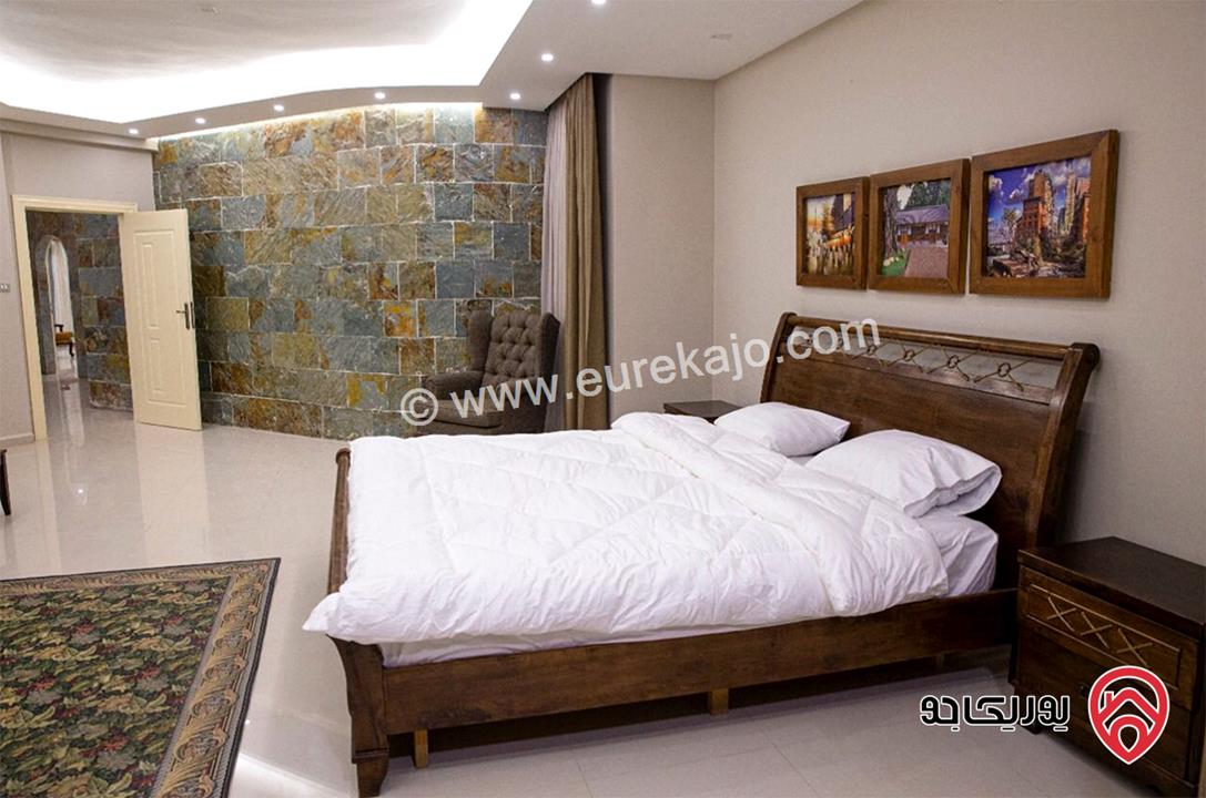 شقة طابقية فخمة مساحة 420م داخلي و 300م خارجي مع مسبح للايجار المفروش في عمان - أم السماق