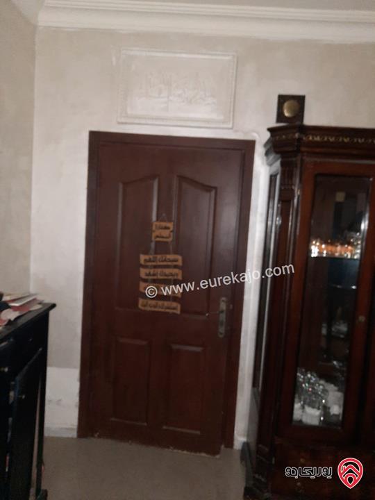 شقة مساحة 149م العمارة تقع على شارعين الشقة من الشارع الاول تسوية ثاني، ومن الشارع الخلفي طابق اول للبيع في عمان - طبربور – حي الخزنة 