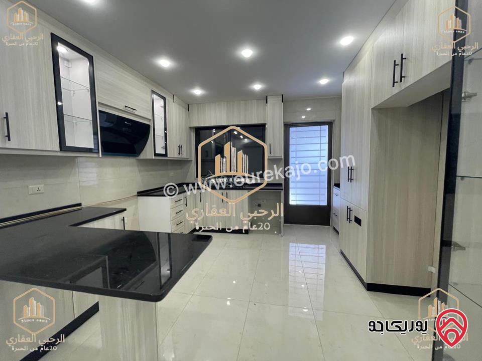 شقة ارضية جديدة مساحة 150م داخلي و 50م خارجي للايجار في عمان - الجندويل 