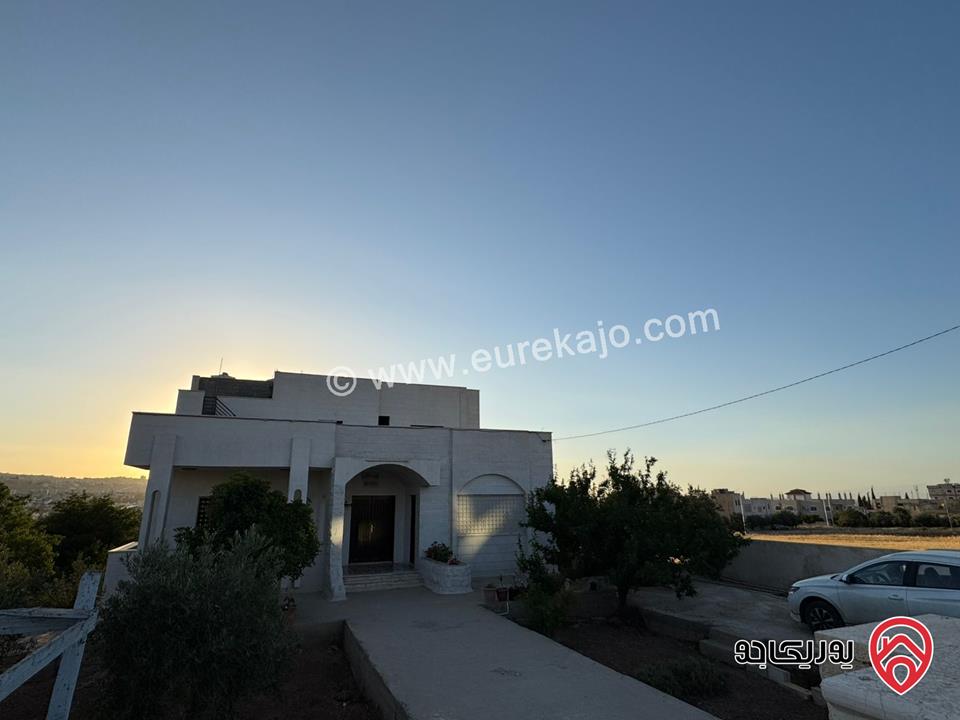 فيلا مساحة 540م على أرض 1250م للبيع في اربد - الحصن مقابل مسجد ظفار