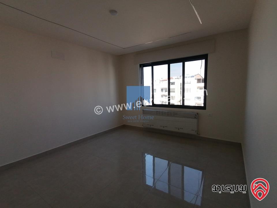 شقة فاخرة للبيع في عمان أم السماق - خلف السيتي مول وقرب مكة مول طابق ارضي 250م تشطيب سوبر ديلوكس لم تسكن