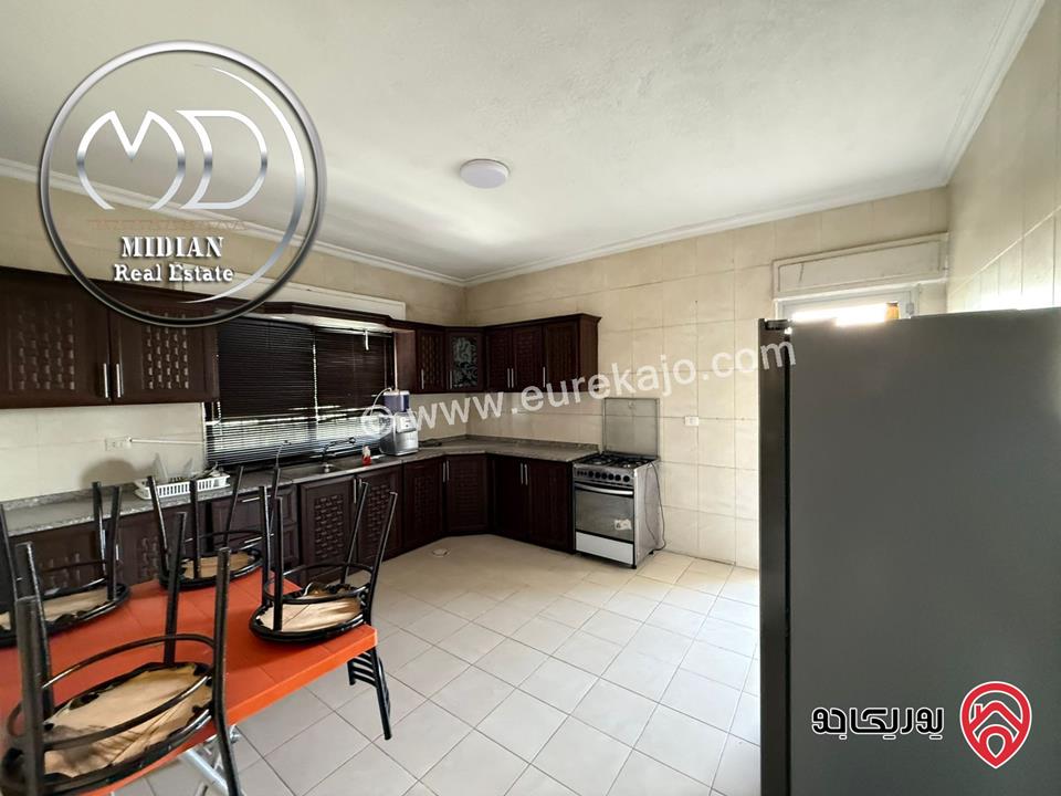 شقة مفروشة للايجار طابق ارضي معلق في عمان - خلدا مساحة 160م تشطيبات و فرش سوبر ديلوكس بسعر مميز