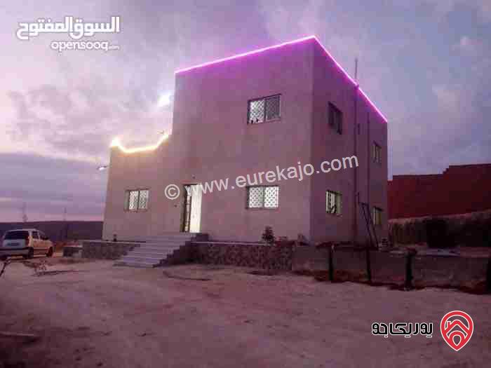 مزرعة للبيع في المفرق - بمنطقة بلعما بمساحة 3400م مسنسله سنسال جميل وضخم يوجد فيها منزل طابقين مساحته 160م ويوجد أشجار زيتون ووحمضيات وشجر زينة يوجد بئر ماء 40م ويوجد ساعة كهرباء وسور استنادي 