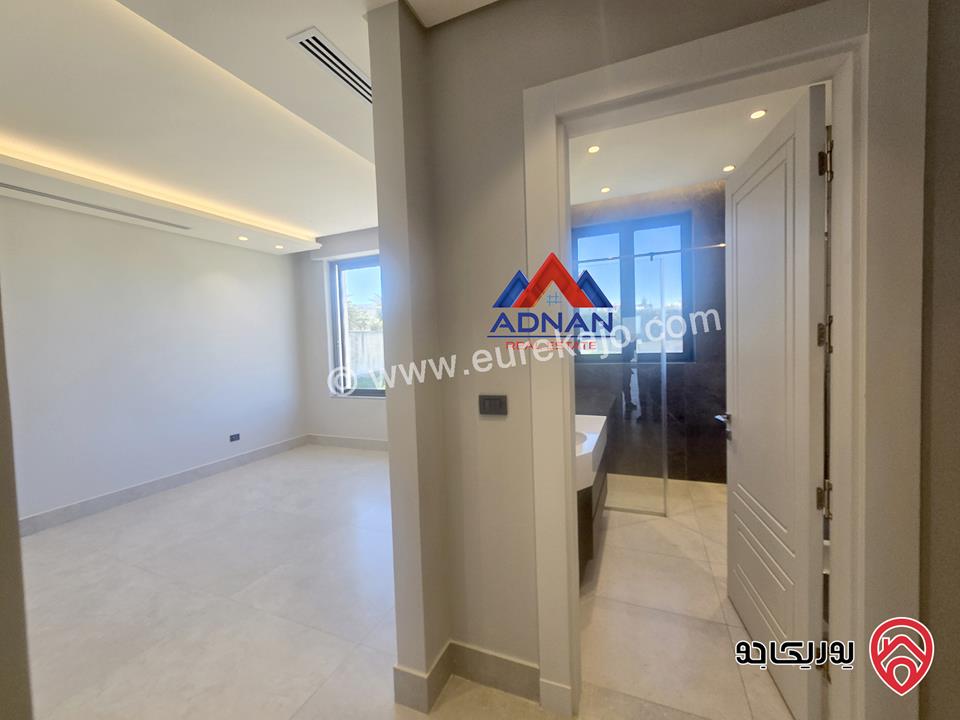 فيلا متلاصقة جديدة مساحة 763م على أرض 530م مع مسبح واطلالة عالية للبيع في عمان - عبدون