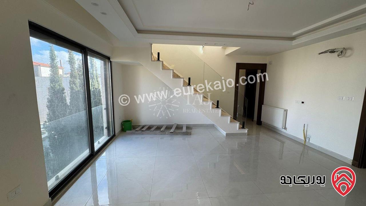 شقة مميزة طابق ثالث دوبلكس مساحة 210م للبيع في عمان - حي الصحابة