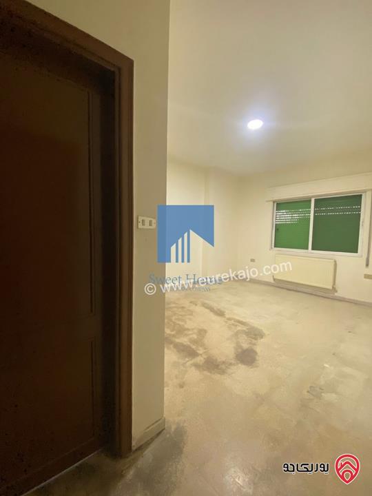 شقة أرضية مساحة 157م مع حديقة وترسات 100م للبيع في عمان - خلدا