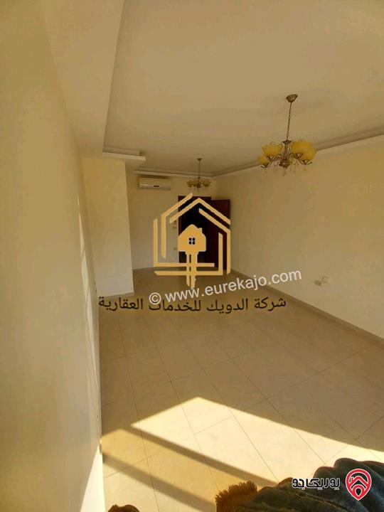 شقة فارغة طابق اول مساحة 110م للإيجار في عمان - الرابية 