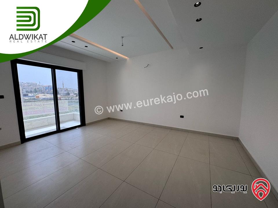 شقة مميزة طابق ثاني للبيع في عمان - حي الصحابة رجم عميش مساحة 250م والترس 10م