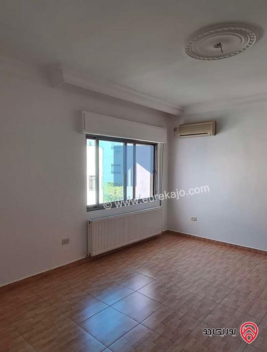 شقة مميزة للبيع في عمان - الكرسي قرب المخابرات طابق ثالث 240م تشطيب سوبر ديلوكس