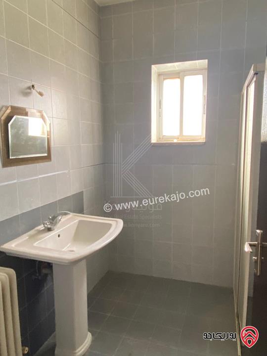 شقة طابق ثاني مساحة 158م للبيع في عمان - الشميساني