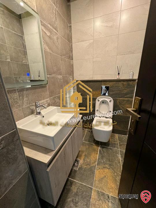 شقة سوبر ديلوكس طابق شبه ارضي مساحة 200م داخلي و 100م خارجي للايجار في عمان - طريق المطار 