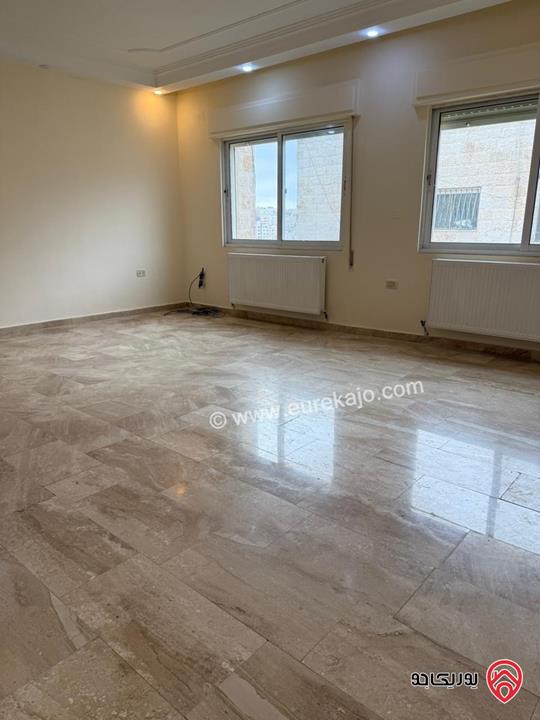 شقة طابق ثالث مساحة 190م للايجار في عمان - الكرسي